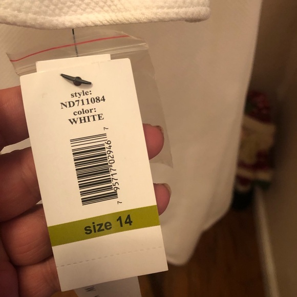 NWT Chic White Cold ShoulderDress Nicole Miller - Picture 6 of 8